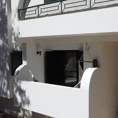 Charming Beachside Apartment- The Perfect Getaway! Albufeira Exterior photo