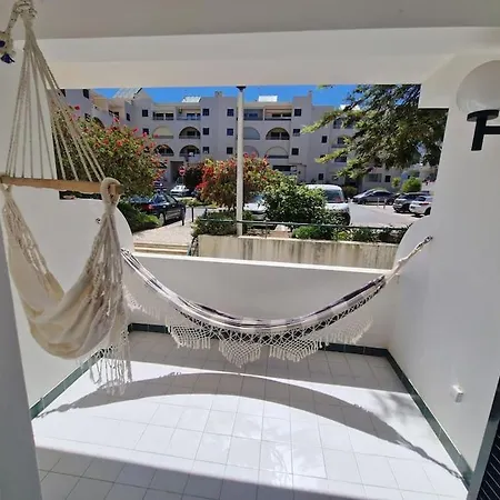 Charming Beachside Apartment- The Perfect Getaway! Albufeira Exterior photo