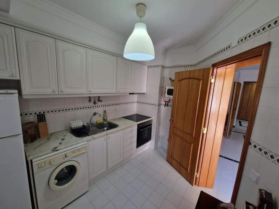Charming Beachside Apartment- The Perfect Getaway! Appartement Albufeira