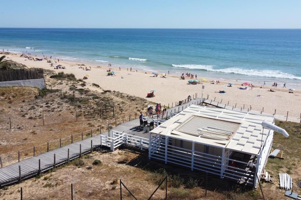 Charming Beachside Apartment- The Perfect Getaway! Albufeira