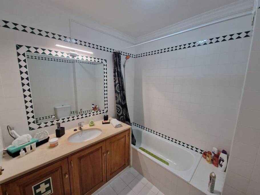 Charming Beachside Apartment- The Perfect Getaway! Apartment Albufeira